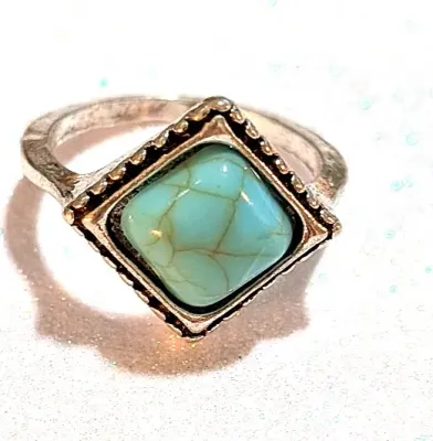 **NEW ARRIVAL** Size 5½ "Tilted Square" Style BLUE TURQUOISE RING with Single "Crackled" Stone on a...