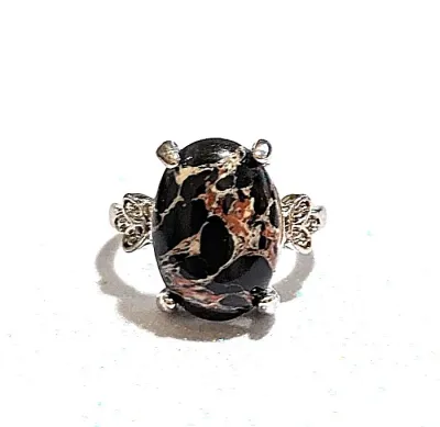 **NEW ARRIVAL** Size 5¼ BLACK & BEIGE "Mottled" Oval Cabochon 4-Prong Stone RING with a "3 PETALS" Band in a...