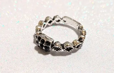 **NEW ARRIVAL** Size 6½ BLACK "CHECKERBOARD" STYLE RING with 9 Black Stones & "Wraparound Circles" Style Band on...