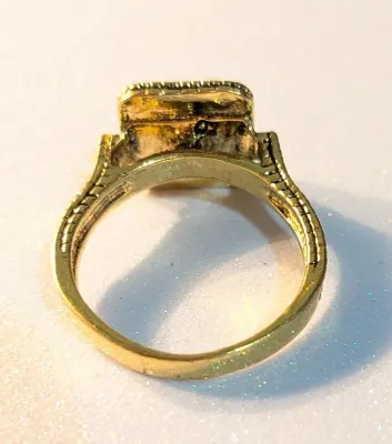 **NEW ARRIVAL** SIZE 11 Gold Tone Ring Featuring a RED OPAQUE CENTER Stone. Surrounded by Small Round Pink Beads + Rope Edging. Shoulders...