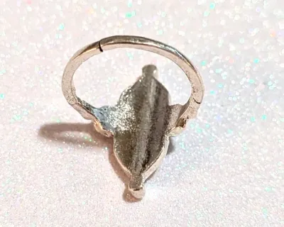 **NEW ARRIVAL** Size 5 BLUE TURQUOISE STYLE RING with 4 Quad Round Smooth Stones on a "Rough-Hewn" Silver Tone Band (1.7g)
