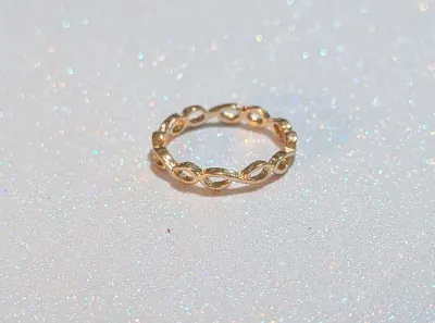 **NEW ARRIVAL** SIZE 7 Gold Tone Textured Eternity Band Ring (1.6g)