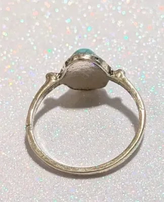**NEW ARRIVAL** Size 9 Small "CRACKLED" BLUE OVAL TURQUOISE STYLE RING with "Tiny Globes" Surround on a Silver Tone...
