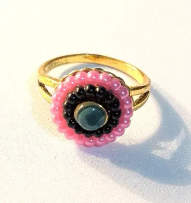 **NEW ARRIVAL** SIZE 9 This Fashion Ring Features a Gold Tone Band . Centerpiece is a Diamond-Shaped Design/Border of Small PINK &...