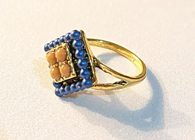 **NEW ARRIVAL** SIZE 7½ Gold Tone Ring with Blue and Tan Accents (3.1g)