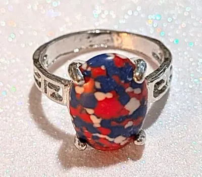 **NEW ARRIVAL** Size 6½ RED, WHITE & BLUE OVAL CABOCHON "Mottled" STONE 4-Prong RING with "Hollowed...