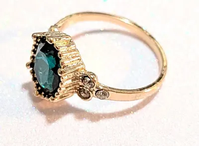 **NEW ARRIVAL** Size 8¼ GREEN OVAL GLASS STONE RING in a "Cupped" Setting with Triple Clear Stones Side Accents with a Gold...