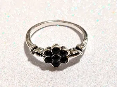 **NEW ARRIVAL** Size 7¾ BLACK "FLOWER" STYLE RING with 7 Black Stones & "Wraparound Circles" Style Band on a...
