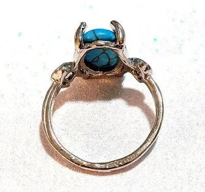 **NEW ARRIVAL** Size 8½ BLUE CRACKLED Oval Cabochon 4-Prong Stone RING with a "3 DOTS" Band in a Silver Tone (3.4g)