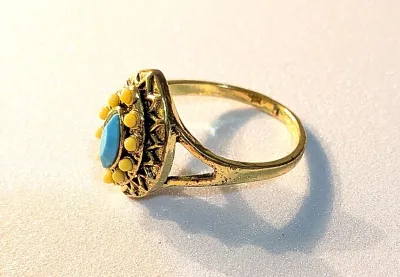 **NEW ARRIVAL** SIZE 11 Gold Tone Marquise Ring with Blue and Yellow Accents (4.1g)
