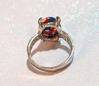 **NEW ARRIVAL** Size 6½ RED, WHITE & BLUE OVAL CABOCHON "Mottled" STONE 4-Prong RING with "Hollowed...