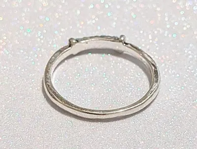 **NEW ARRIVAL** Size 9½ Delicate OPAQUE BLUE STONES RING with 4 Blue Stones in a Row Style Band on a Silver Tone Setting (1.6g)