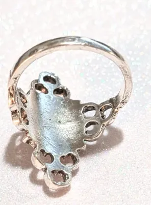 **NEW ARRIVAL** Size 8¼ Oval Beveled BLUE IRIDESCENT STONE RING with 4 Triple Circles Surround on a Silver Tone Setting (3.4g)