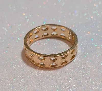 **NEW ARRIVAL** Size 9 Infinity Style GOLD COLORED "Hollowed-Ou Band" RING on a GOLD Tone Setting (2.4.g)