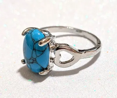 **NEW ARRIVAL** Size 10 BLUE "Crackled" Oval Cabochon 4-Prong Stone RING with a "BIG HEARTS" Band in a Silver Tone...
