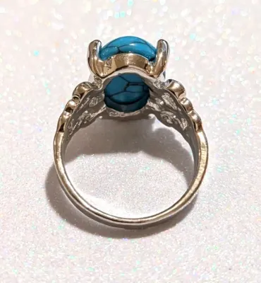 **NEW ARRIVAL** Size 6½ "CRACKLED" BLUE OVAL TURQUOISE STYLE RING with Side OPEN SWIRLS Band on a Silver Tone Setting (4.4g)