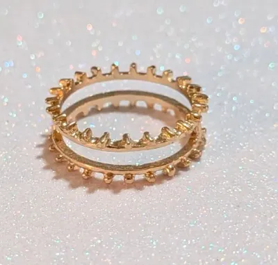 **NEW ARRIVAL** Size 8¼ Infinity Style GOLD COLORED "Double Level" RING with "Spiked Edges" on a GOLD Tone Band (2.1.g)