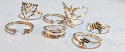 **NEW ARRIVAL** Sizes 3 to 8 Collection of 7 Silver Colored Rings in Assorted Styles and "Rough-Hewn Settings (8.9g)