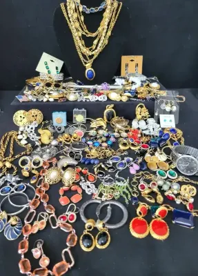 LARGE SELECTION OF ESTATE JEWELRY 