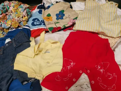 VINTAGE TEXTILES/CLOTHING ASSORTMENT 