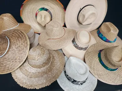 ASSORTMENT OF SUN HATS
