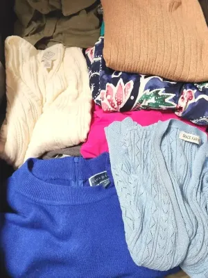 MYSTERY LOT OF WOMEN'S CLOTHES (SIZES XL, L, PXL)