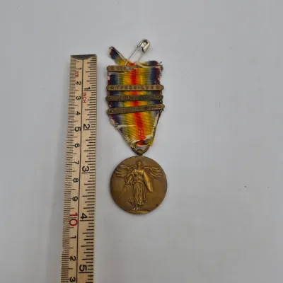 LOT 135J WWI U.S Victory Medal with 4 Bars