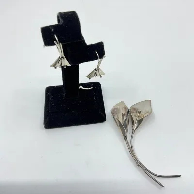 3034 Vintage Stuart Nye Sterling Silver Calla Lily Brooch & Earrings Set