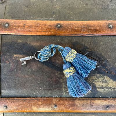 3695 Antique Dome Top Steamer Trunk with Key and Removable Tray