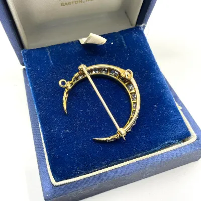 3004 Antique 18K Gold Old European Cut Diamond Crescent Brooch – 3.02 CTW