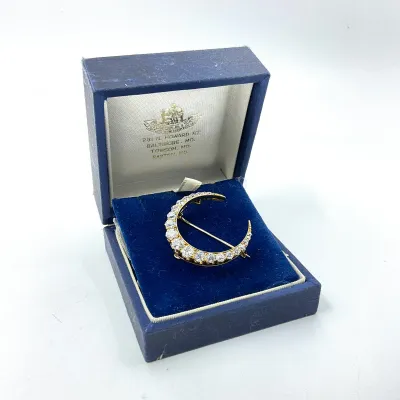 3004 Antique 18K Gold Old European Cut Diamond Crescent Brooch – 3.02 CTW