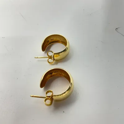 3016 14K Yellow Gold Wide Huggie Hoop Earrings – 3.3g