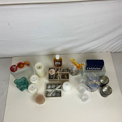 3626 Large Candle & Glass Candleholder Décor Lot with Storage Basket
