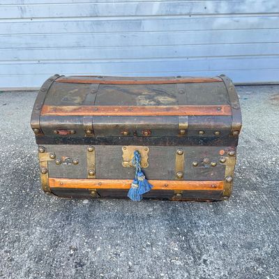 3695 Antique Dome Top Steamer Trunk with Key and Removable Tray