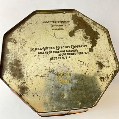 Vintage Loose-Wiles Biscuit Co. Statue of Liberty Octagonal Tin with Handle