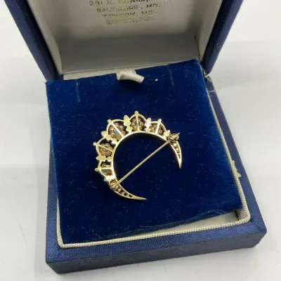 3012 14K Yellow Gold Graduated Opal Crescent Brooch – 4.6g