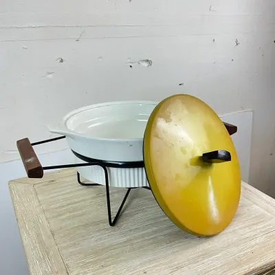 3517 Vintage Mid-Century Kitchen Lot – Stainless Kettle & Ceramic Casserole in Stand