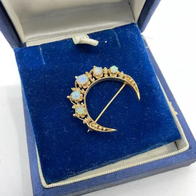 3012 14K Yellow Gold Graduated Opal Crescent Brooch – 4.6g