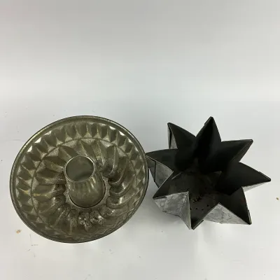3631 Pair of Vintage Metal Cake Molds – Bundt & Star/Flower Form