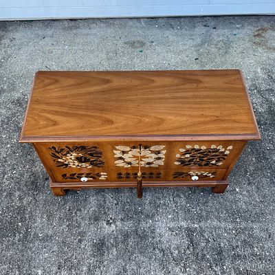 3707 Vintage Heritage 'Bayberry' Wooden Chest with Drop-Front Storage