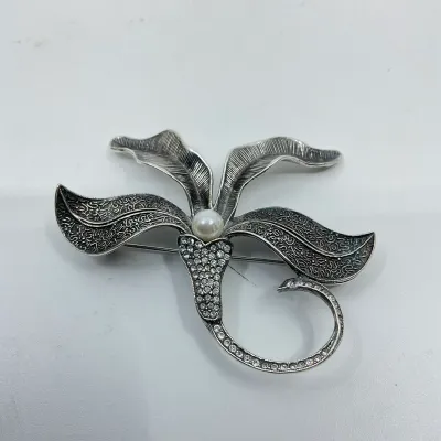 3021 Sterling Silver Marcasite Floral Brooch with Faux Pearl – 14.7g