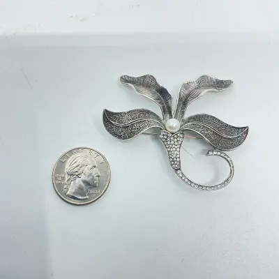 3021 Sterling Silver Marcasite Floral Brooch with Faux Pearl – 14.7g