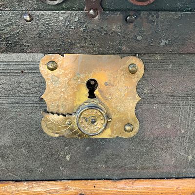 3695 Antique Dome Top Steamer Trunk with Key and Removable Tray