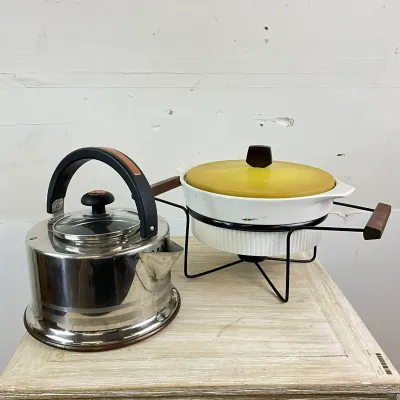 3517 Vintage Mid-Century Kitchen Lot – Stainless Kettle & Ceramic Casserole in Stand