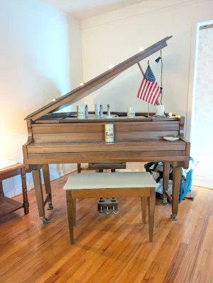 Conreid baby piano with bench