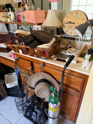 Lot 26: Bathroom & Purses Selection