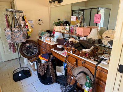 Lot 26: Bathroom & Purses Selection