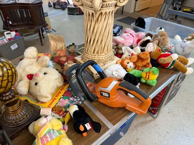 Lot 25: Vintage Estate Table Lot: Neoclassical Pedestal, Lamps, Board Games, & Plush Toys