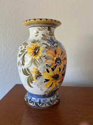 Hand-painted Italian Deruta style ceramic vase.