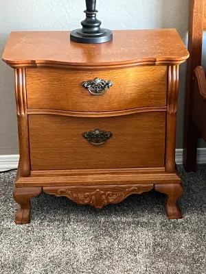 Traditional oak nightstand (Pair)